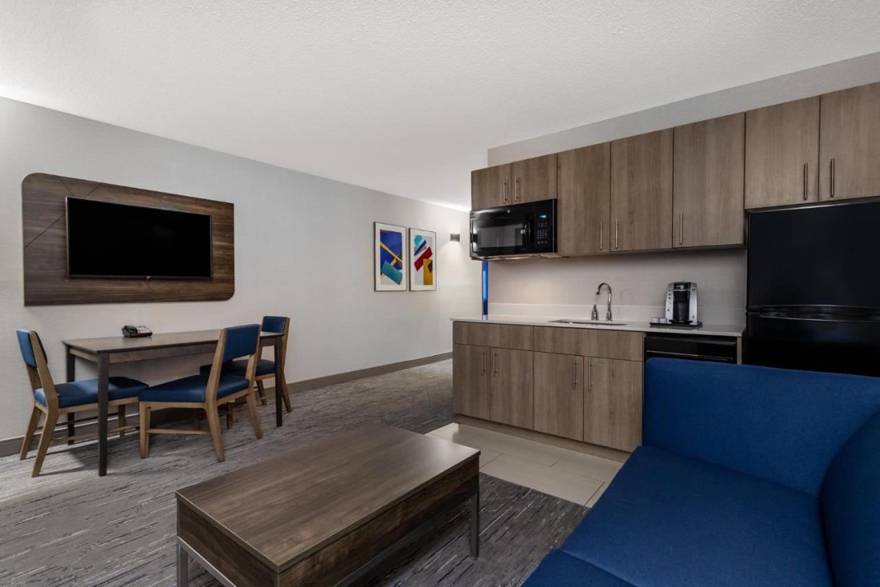 Holiday Inn Express Hotel & Suites-St. Paul By Ihg Vadnais Heights Exterior photo
